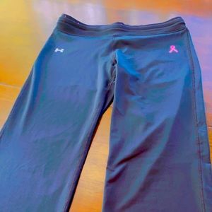 Women’s Medium Under Armor pants.Gently used.pink. Stretchy material.